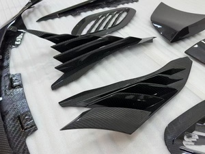 Kit carrosserie en fibre de carbone Aston Martin DBS deuxième génération, style 770 amélioré, nouveau diffuseur avant, spoiler auto-adhésif - Product Image 5