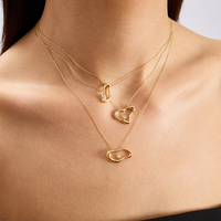 Collier pendentif plaqué or 14 carats Gemnel avec breloque ovale en forme de goutte ouverte, chaîne câble et zircon cubique taille ronde serti clos, style minimaliste