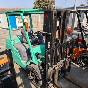 Chariot élévateur diesel Mitsubishi 2021-2023 d'occasion, 3 tonnes, pour entrepôt, construction, transport, à moteur à combustion interne, 4x4 - Product Image 3
