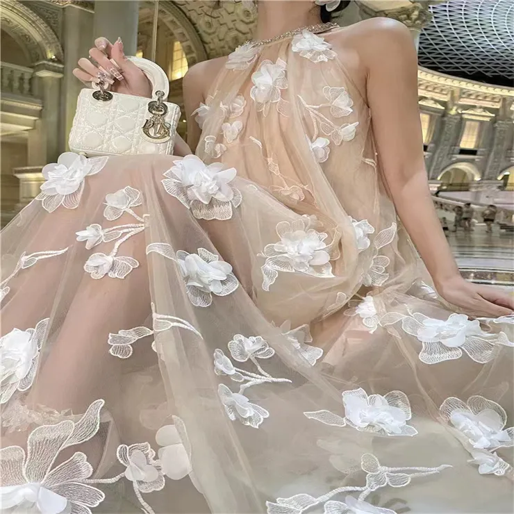 Incrustações de flores 3D com tecido de renda brilhante, bordado com flores de gaze fina, criando vestidos e vestidos de noiva elegantes