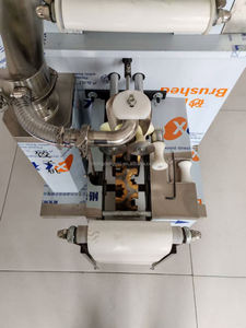 Mini machine automatique pour la fabrication de curry puffs, raviolis, momos, samosas, grandes empanadas, rouleaux de printemps et boulettes - Product Image 2