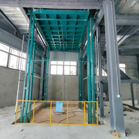 Plateforme de levage de marchandises hydraulique avec rails de guidage muraux - Élévateur de marchandises pour usage en usine et en entrepôt