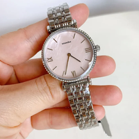Montre Femme Ultra Fine Tendance en Gros avec Lunette en Cristal, Cadran Nacre Blanc, Acier Inoxydable, Mouvement Quartz, Étanchéité 50m