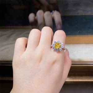 Bague de fiançailles classique de luxe en argent rhodié S925 avec zircon rond taille brillant, style européen et américain, pour femme - Product Image 5