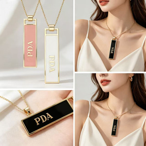 จี้ตัวอักษร PDA ชุบทอง ดีไซน์คลาสสิก สวยหรู เครื่องประดับแฟชั่นสำหรับผู้หญิง สร้อยคอพร้อมจี้ป้ายชื่อเคลือบเงา - Product Image 3