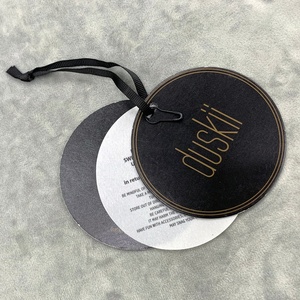 Thẻ Sản Phẩm Giày Cao Cấp Tùy Chỉnh Hàng Đầu Thẻ Treo Tròn Bền Vững Quần Áo Bìa Cứng Hình Vuông Trống Dập Nổi Và Đóng Gói - Product Image 3