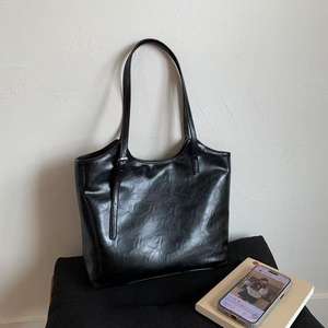 Bolso de piel vintage de gran capacidad con asa superior y bandolera - Product Image 4