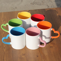 Tasse intérieure colorée drôle de 11oz avec logo personnalisé tasses à café à sublimation en blanc avec poignée en forme de cœur pour impression par sublimation