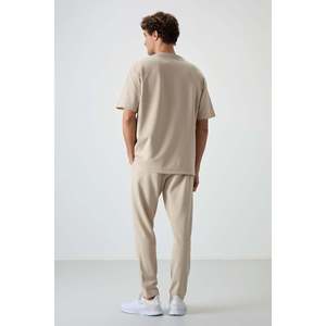 Conjunto Deportivo de Algodón Beige para Hombre, Corte Holgado, Estilo Casual y Transpirable para Adultos - Product Image 1