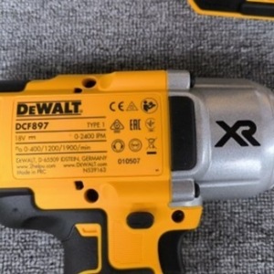 Clé à chocs DeWalt 18V sans balais rechargeable de qualité professionnelle en métal et plastique 235 mm - Product Image 3