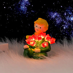 El silencio de resina es una estatua de lámpara de flor de luz nocturna de lectura dorada - Product Image 5