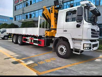 Grue à flèche pliante professionnelle de 10 tonnes montée sur camion avec stabilisateurs pour le chargement et la livraison de marchandises en construction flexible