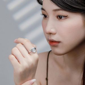 Bague de fiançailles minimaliste en forme de cœur réglable style métallique Dylam, plaquée rhodium, pour femme - Product Image 6
