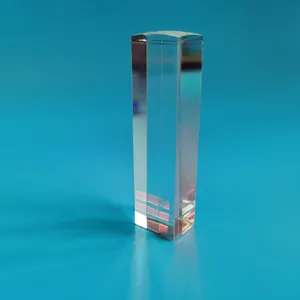 カスタマイズされたサファイアガラス光ガイドキューブ光学プリズム