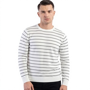 เสื้อสเวตเชิ้ตผู้ชาย Ever Glow รุ่น Autumn ผลิตจากผ้าโพลีเอสเตอร์/คอตตอน ผสมผสานด้วยผ้าฟลีซถัก ระบายอากาศได้ดี กันน้ำ น้ำหนัก 140 กรัม เป็นมิตรต่อสิ่งแวดล้อม มีกระเป๋าเสื้อแบบ 3 มิติ - Product Image 1