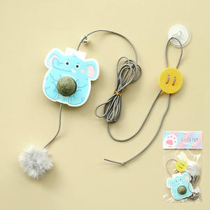 Juguete Interactivo Retráctil y Ajustable de Nylon y Plástico con Catnip para Colgar en la Puerta, Suministros para Mascotas con Características Sostenibles - Product Image 5