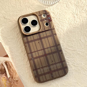 Coque souple vintage à carreaux britanniques avec grandes perforations, protection intégrale antichoc pour iPhone 17 Pro Max - Product Image 3