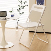Chaises de jardin extérieures pliantes en plastique blanc pour la réunion portative pliable empilable d'événements