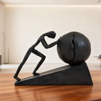 Sculpture moderne minimaliste de luxe de style américain en fer forgé, figurine artisanale poussant une boule, objet de décoration intérieure en fonte