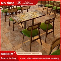 Ensemble table et chaises de salle à manger en bois massif de style européen rétro, sièges de banquette d'inspiration sud-est asiatique, mobilier commercial pour hôtels
