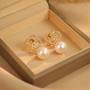 Pendientes de Perlas con Corte Princesa, Chapados en Oro de Alta Gama, con Diseño de Flor de Circonio, un Regalo Elegante para Mujer - Product Image 6