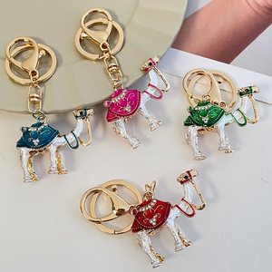 Novo Chaveiro e Pingente de Bolsa Personalizado em Formato de Camelo da Rota da Seda com Esmalte Colorido e Diamantes - Product Image 1