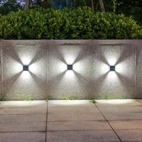Lámpara de Jardín con Sistema de Energía Solar LED, Iluminación de Cuatro Lados, Luces Solares Impermeables para Paredes y Cercas Exteriores