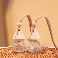 Diffuseur de parfum en verre de 8 ml en gros, petit diffuseur de parfum carré pour voiture avec clip de ventilation
