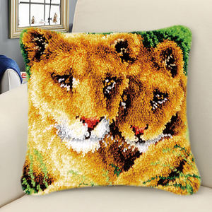 <span class=keywords><strong>Kit</strong></span> de gancho de pestillo moderno de lienzo impreso personalizado, patrones de León y animales, funda de almohada, Kits de cojines para adultos principiantes - Product Image 3