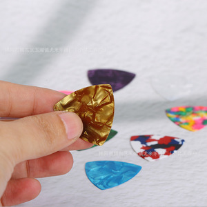 Grande plectre de guitare triangulaire en celluloïd, 31mm x 30.5mm, forme universelle en forme de larme pour instruments de musique - Product Image 4
