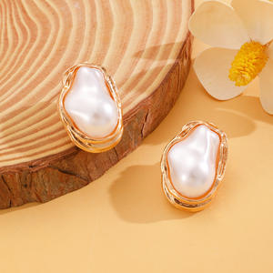 طقم عقد لؤلؤ صناعي أنيق مطلي بالذهب عيار 14 قيراط، مجوهرات نسائية للحفلات مع سلاسل غير منتظمة مبالغ فيها - Product Image 4