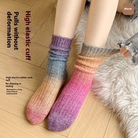Chaussettes d'hiver en laine de mouton mérinos pour femmes, design personnalisé, chaussettes mi-hautes absorbant la transpiration, fil poilu, épaisseur mixte