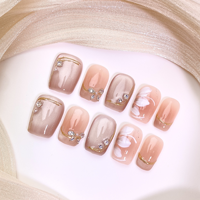 Ongles Press-on Faits Main, Rose Nude Effet Œil de Chat, Magnolia Peint à la Main, Lignes Dorées, Strass, Ongles Courts Carrés Délicats