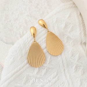 Justop เครื่องประดับที่พูดเกินจริงต่างหูสแตนเลส18K สีทองทันสมัยสำหรับผู้หญิงต่างหูแบบตุ้มห้อยน้ำหยดสำหรับงานปาร์ตี้เนื้อขนนก - Product Image 6