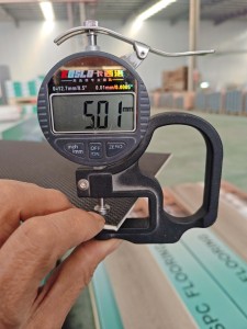 Hiện đại 183*1220mm 6mm 5 + 1 không thấm nước bấm vào khóa chịu mài mòn kính nhiều lớp sàn Composite AC4 sàn gỗ rắn E0 - Product Image 3