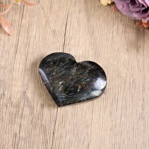 Cœur en cristal naturel poli en gros, pierre de palmier sculptée, pierre de feu d'artifice en forme de cœur pour cadeau - Product Image 2