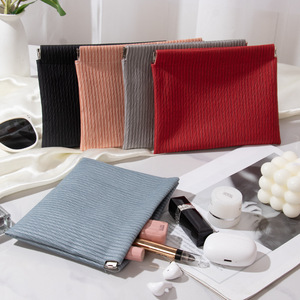 Sac de rangement multifonctionnel en cuir PU à fermeture automatique, style pochette, pour câbles de données et maquillage, mini pochette portable type enveloppe rouge - Product Image 3