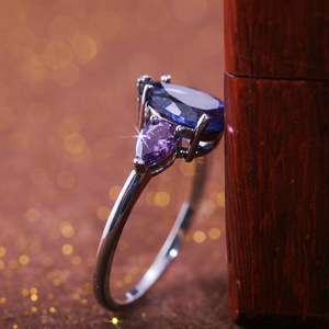Anello a Goccia d'Acqua a Forma di Pera con Accenti Blu e Viola, Gioiello Elegante e Creativo per Donne - Product Image 5