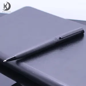 Pena pribadi mewah dengan logo kustom matte hitam embossing gaya pena bolpoin Putar