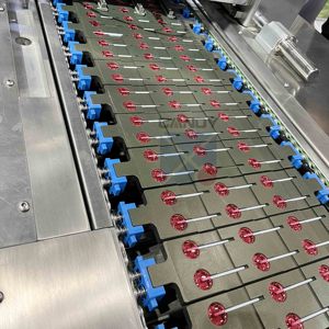 Automatico piatto lecca-lecca caramello gommoso morbido che fa la macchina incandescente bastone lecca-lecca linea di produzione - Product Image 3