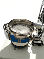 Machine de scellage automatique personnalisable pour sachets à bec verseur, à entraînement pneumatique, scellage à chaud et à froid, haute efficacité, avec fixation de buse