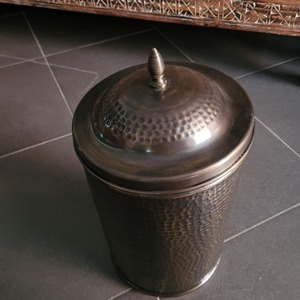 Cestino per Rifiuti in Metallo Martellato Artigianale Vintage, Perfetto per Bagno, Cucina, Soggiorno, Ingresso o <span class=keywords><strong>Balcone</strong></span> Esterno, Prodotto in India - Product Image 6