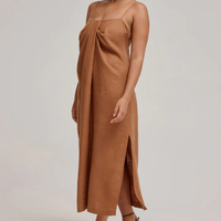 Nouvelle robe d'été blanche médiévale sans manches, robe de plage blanche, robe longue en coton et chanvre, robe longue en lin tendance