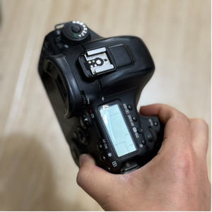 Boîtier d'appareil photo numérique <span class=keywords><strong>Canon</strong></span> EOS <span class=keywords><strong>7D</strong></span> Mark II robuste, idéal pour les reportages en extérieur et la prise de vue rapide - Product Image 4