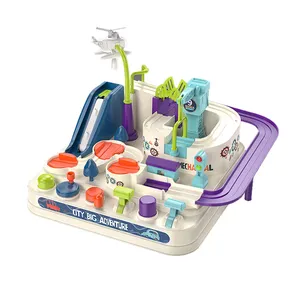Set <span class=keywords><strong>Gioco</strong></span> Pista Avventura per Bambini con Auto Meccanica Manuale, 9 Modalità di Sfida, <span class=keywords><strong>Gioco</strong></span> di Puzzle con Pista da Corsa ed Elicottero per Bambini - Product Image 1
