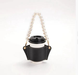 Portavasos de Café con Cadena de Perlas Portátil, Funda de Cuero PU para Bebidas para Mujer, Portavasos Reutilizable para Llevar, Personalizado OEM - Product Image 1