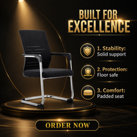 Chaise de bureau visiteur moderne noire en maille, à dossier haut, avec support lombaire, coussin en mousse et cadre chromé