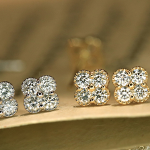 Aazuo Fine Jewelry, oro amarillo macizo de 18 quilates Au750, diamantes naturales auténticos, aretes clásicos con forma de flor, regalo para damas, uso diario - Product Image 2