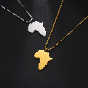 Collar con Colgante de Mapa de África en Acero Inoxidable Chapado en Oro de 18K con Cadena de Caja |   Opciones de Mapas Personalizados - Product Image 2