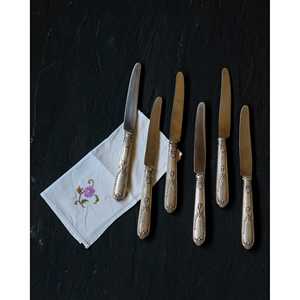 Daniele F. Ensemble de six couteaux à dîner en alliage d'argent de style français avec un élégant motif d'aigle - Product Image 4